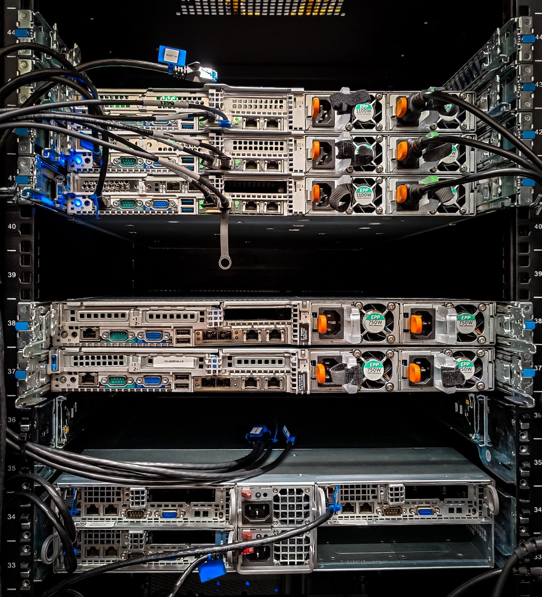 Paw_Host's tweet image. 🚀 PawHost Update! 🚀

Wir ziehen auf ein neues Server-Rack um, um die Leistung und Zuverlässigkeit für euch zu verbessern. 💪💻

Danke für eure Unterstützung! 🌟

#ServerUpgrade #TechNews #datacenter