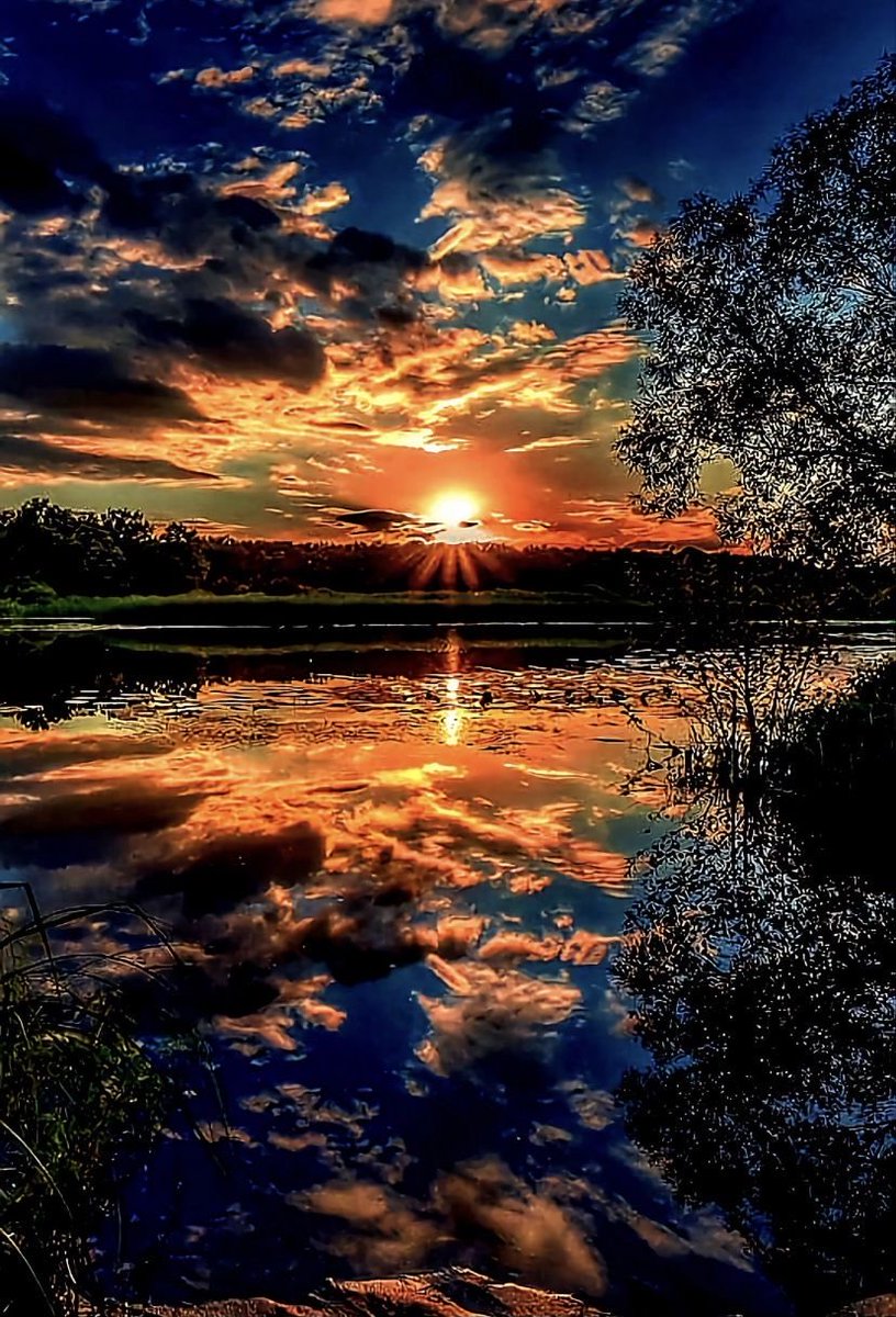 KatanaHugo's tweet photo. Good evening dear friends !
#photos #evening #sunset https://t.co/z8UWNiUuBB