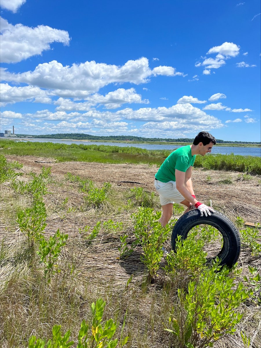 #TeamUI had a blast partnering with the Sandy Point Neighborhood Association in a volunteer clean-up event at the Sandy Point Beach &amp; Bird Sanctuary. We were so excited to step out of the office and join our community in sprucing up the beach and marsh. 🗑️🏖️