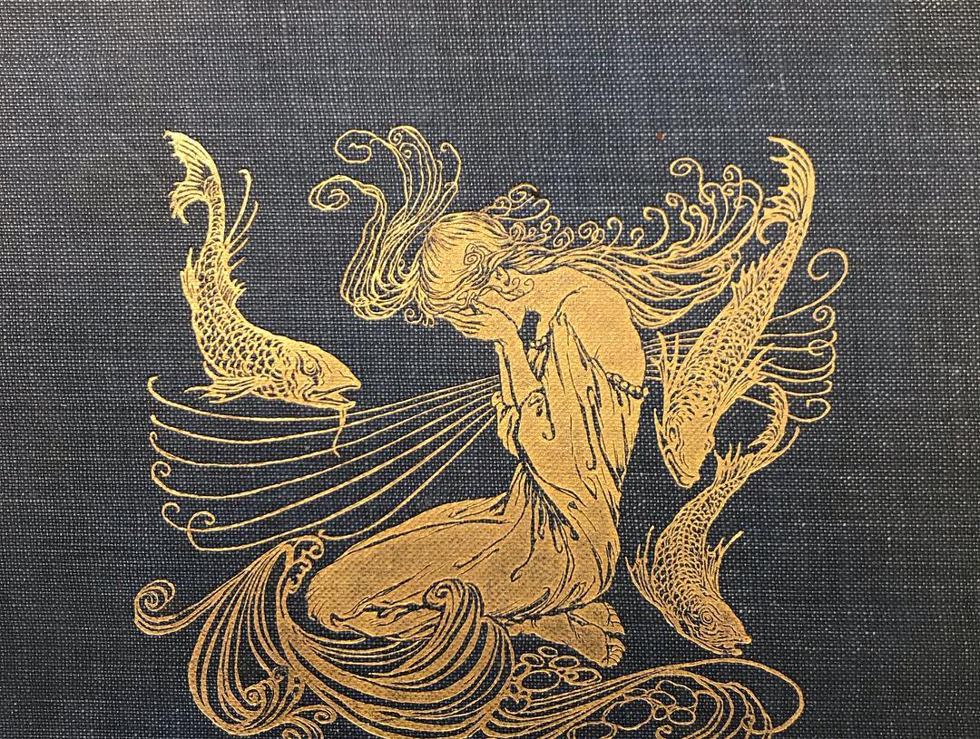 CONFERENCE: Bodies of Water: Mermaids, Selkies, and other Marine and Freshwater Hybrids 
<a href="/OGOMProject/">Open Graves & Minds</a> collaboration with <a href="/ShoresHaunted/">Haunted Shores</a> Spring, 2025  🧜‍♂️🧜‍♀️ <a href="/IGA_Goths/">International Gothic Association</a> 
opengravesopenminds.com/cfp-conference…