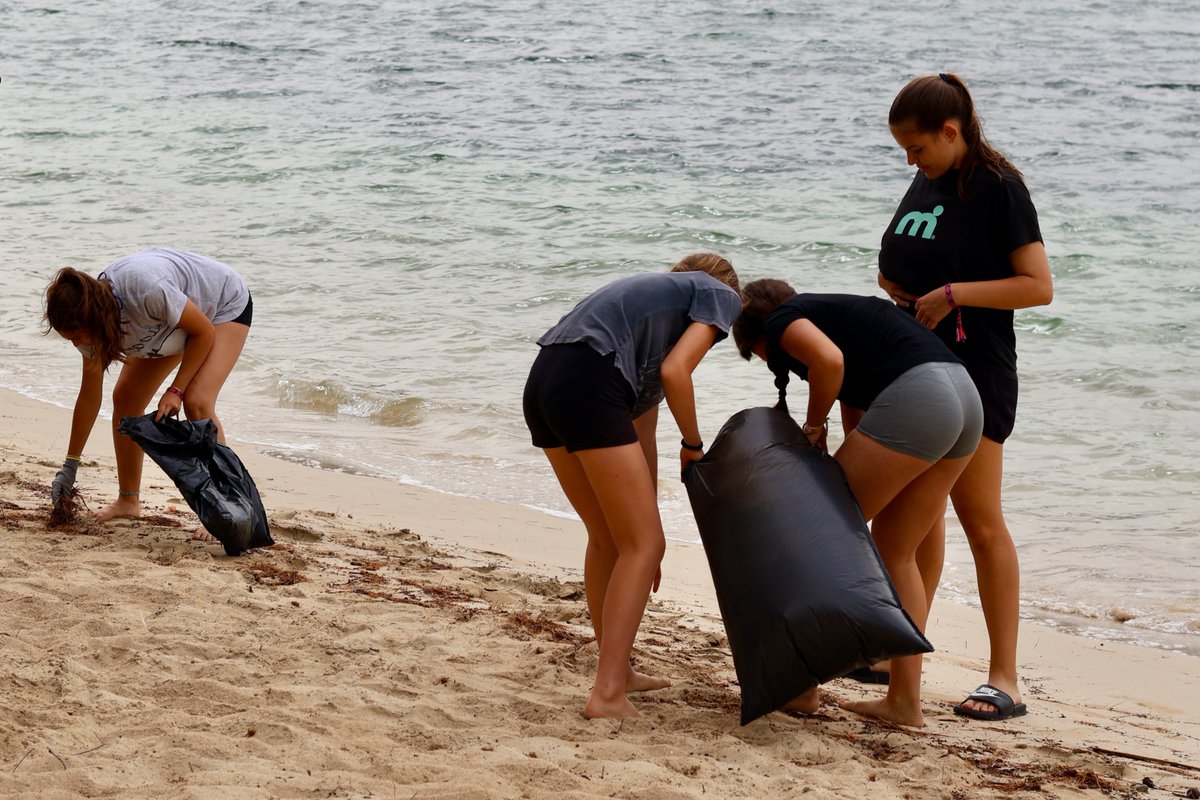 Acabam el curs fent dues activitats amb 60 alumnes de l'IES Clara Hammerl i del Col·legi Monti-Sion. Hem fet un taller de ciència ciutadana sobre residus a la platja del Port de Pollença i hem celebrat el Fòrum Juvenil per parlar del futur casal de joves.
#consicienciar #joves