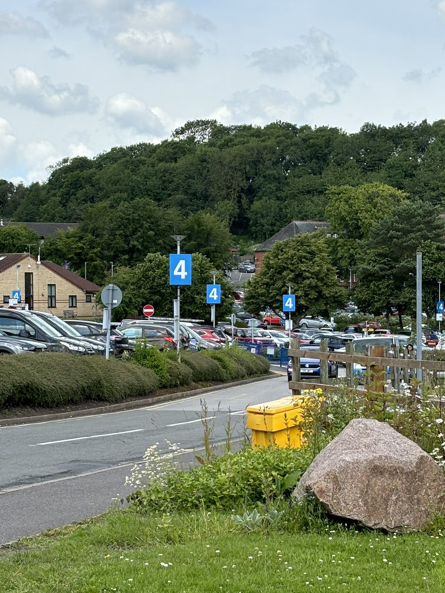 YourRCC's tweet image. We were at Queen’s Hospital, Burton today to talk to patients, staff and volunteers about work in Badgers Wood and upcoming events. Great feedback and engagement! #NHSDayOfSustainabilityAction #UHDB #ForestBathing #WillowWeaving #NatureWalk #NatureConnection