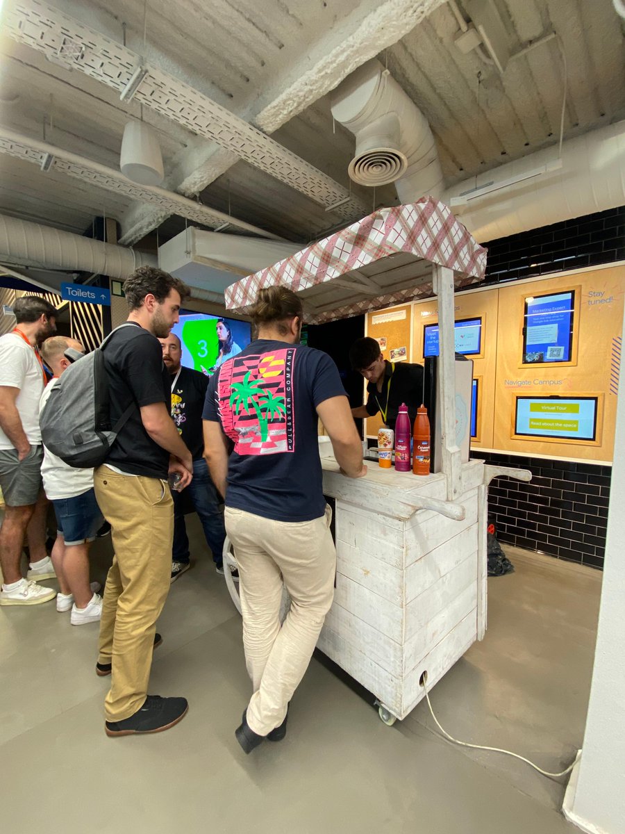 Hoy nos hemos reunido con las startups de Campus en el que será el último Community Meetup antes de verano☀️ ¡Con carrito de helados🍦 y trivial incluido! ¡Nos vemos en el próximo en septiembre!

PD: ¿Quién creéis que ha ganado el trivial?🤭