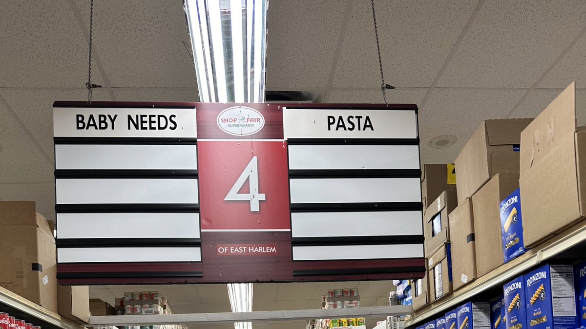 JohnJohnPhenom's tweet image. When I walk in the Olive Garden