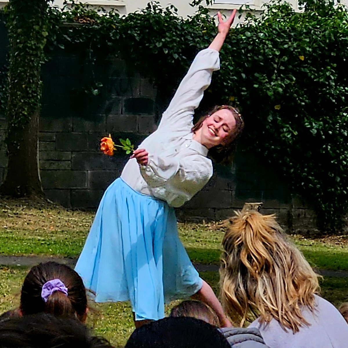 SandraOman1's tweet image. Loved performing the opera 'Hansel and Gretel' this lunchtime for schoolchildren from Dublin 8 and 10. Pure joy-thank you @DubCityCouncil @LabDCC  #operaeducation With @SimonMorganIRL @Shaunabuck #sarahkilcoyne #niamhmccann #davidwray