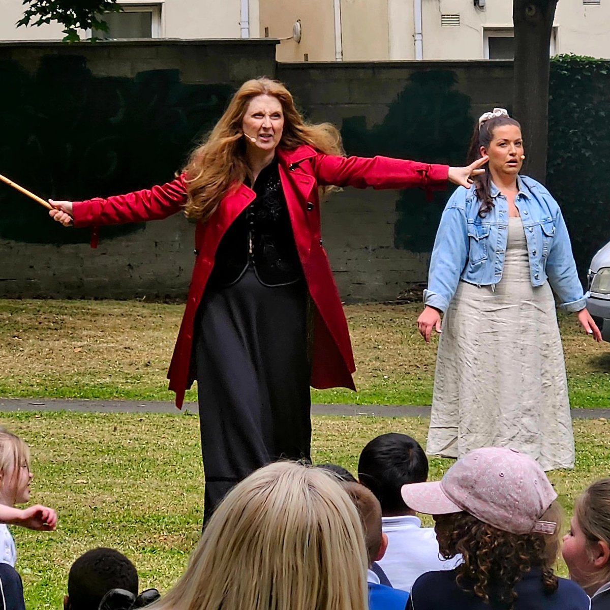 SandraOman1's tweet image. Loved performing the opera 'Hansel and Gretel' this lunchtime for schoolchildren from Dublin 8 and 10. Pure joy-thank you @DubCityCouncil @LabDCC  #operaeducation With @SimonMorganIRL @Shaunabuck #sarahkilcoyne #niamhmccann #davidwray