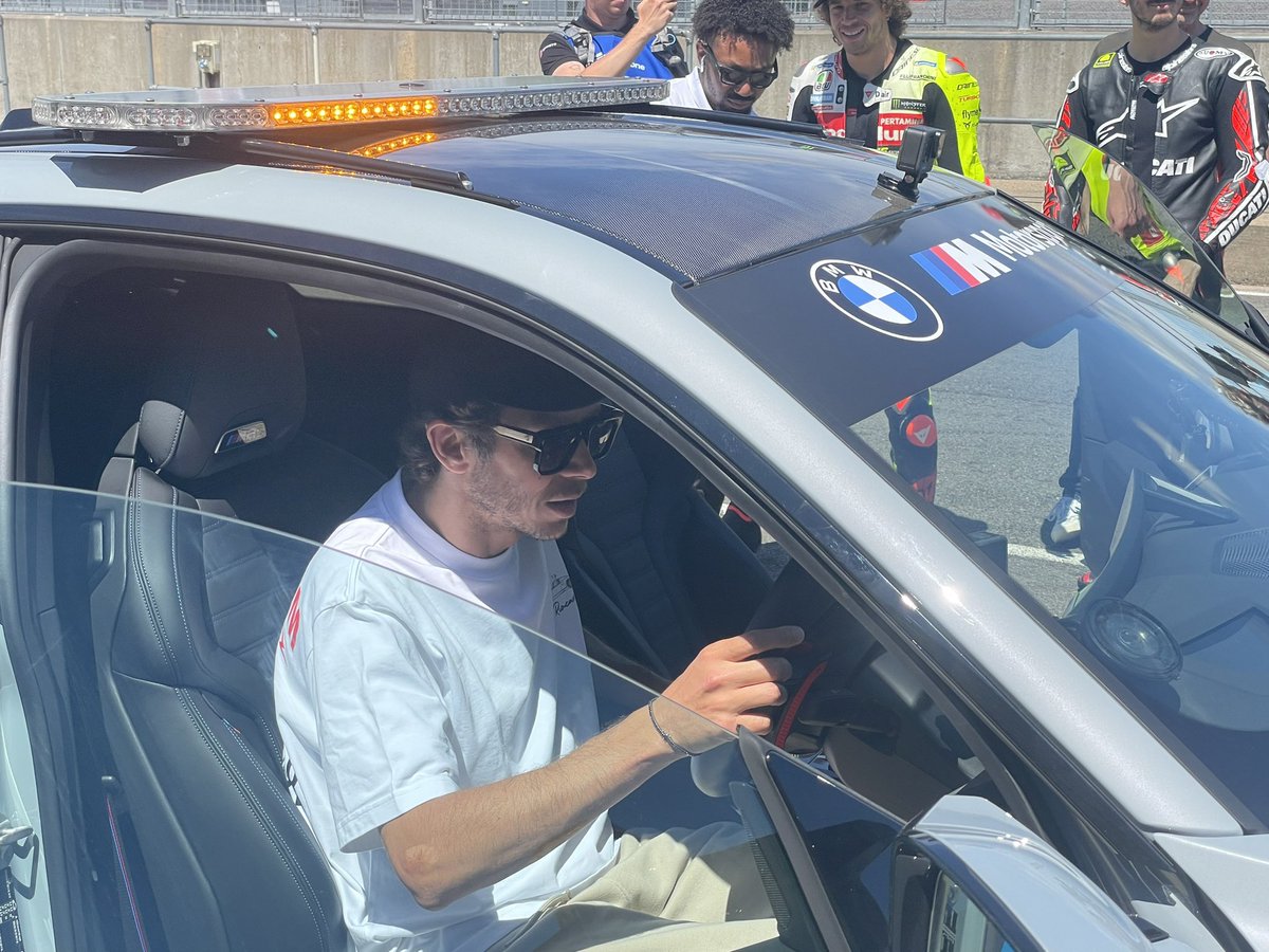 Stuart Higgs tweet media