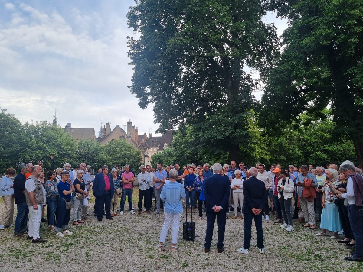 Didier Paris (@_didierparis) on Twitter photo 🇨🇵 A #Beaune, l'union fait la force !
Nous étions nombreux à nous dresser contre les extrêmes de droite comme de gauche et à porter la voix d'une #République fraternelle et humaniste qui rassemble et protège.
Merci <a href="/f_patriat/">François Patriat</a> et <a href="/dmartindijon/">Didier Martin 🎗</a> pour votre présence à nos côtés ! 🇨🇵 A #Beaune, l'union fait la force !
Nous étions nombreux à nous dresser contre les extrêmes de droite comme de gauche et à porter la voix d'une #République fraternelle et humaniste qui rassemble et protège.
Merci <a href="/f_patriat/">François Patriat</a> et <a href="/dmartindijon/">Didier Martin 🎗</a> pour votre présence à nos côtés !