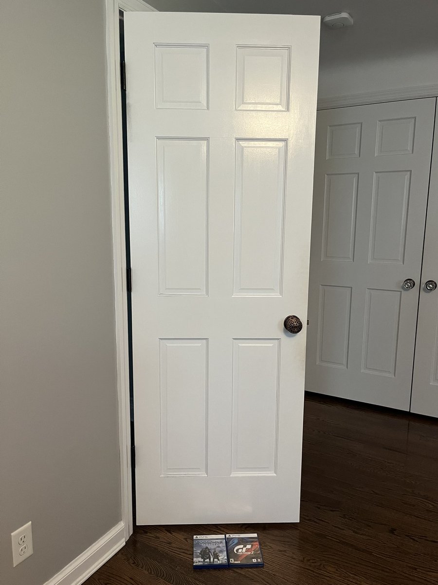 Brucci_'s tweet image. I have a PS5 physical games problem 👀👀