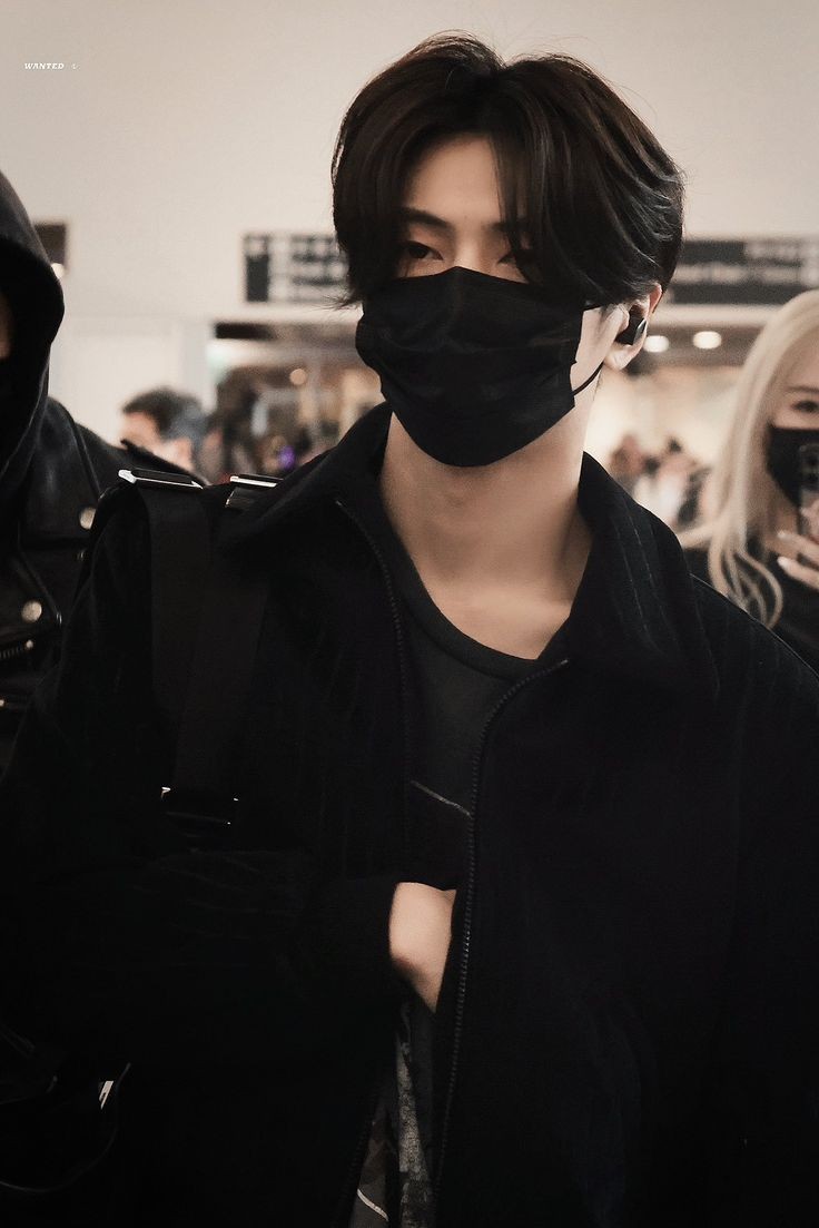 jiujayfiles's tweet photo. long black haired man are my weakness https://t.co/sPnMfUIimA