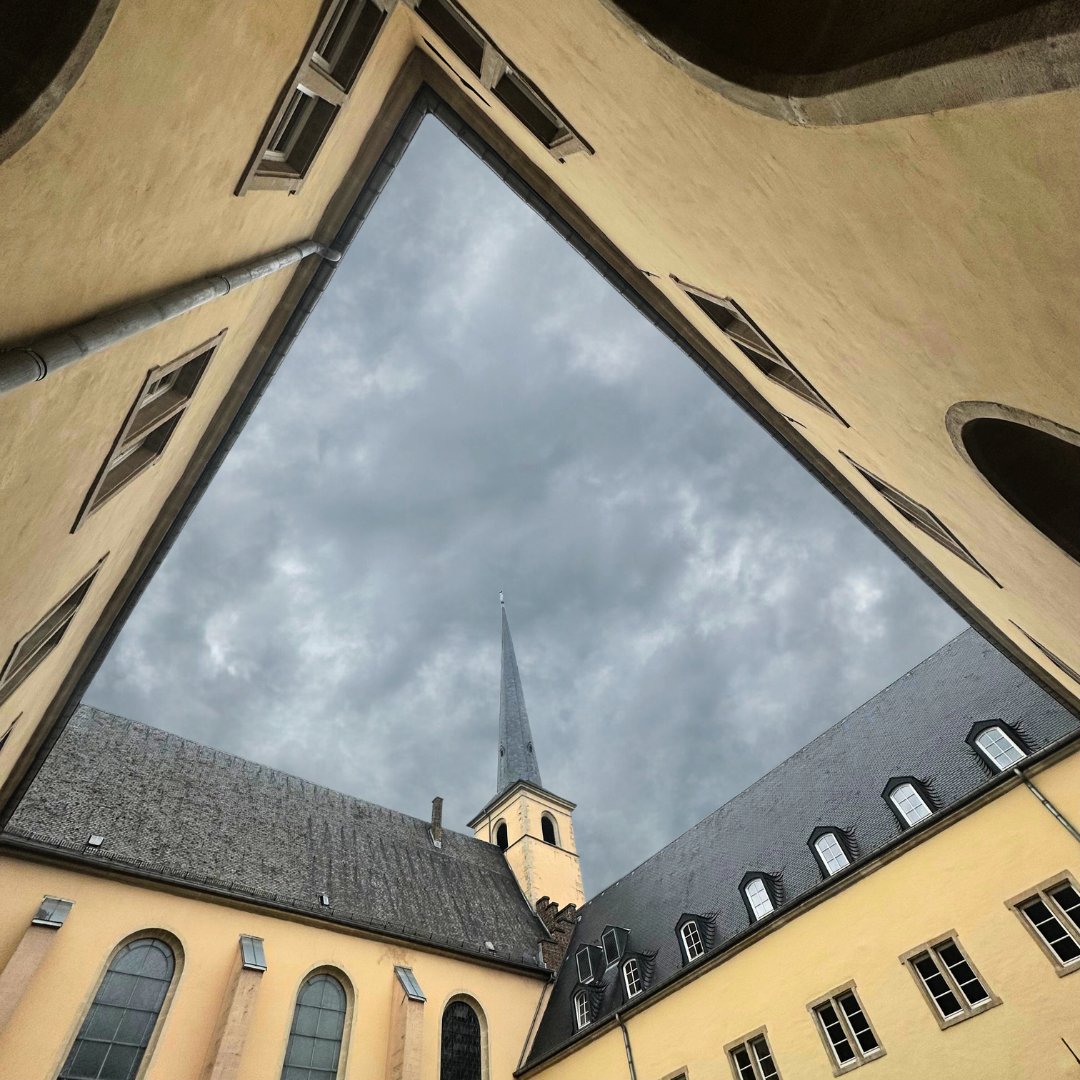 neimenster's tweet photo. C’est l’ét...omne ?☔️ |  En ce jeudi 20 juinvembre nous fêtons le premier jour d’un « été » qui commence de manière un peu... particulière.Le soleil reste timide pour l’instant, mais neimënster est plus prêt que jamais à faire la fête à l'occasion de Garden Delights. 🎉🌺 https://t.co/gwwPdJHe5h
