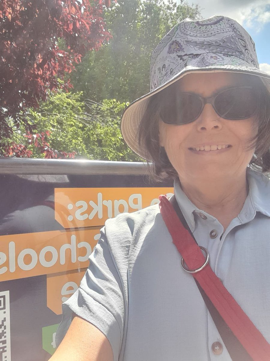 StPatricksCov's tweet image. ⭐️ Go Parks ⭐️ 

Your superstar teachers are out again, make sure you send your pictures in. #GoParks 💚