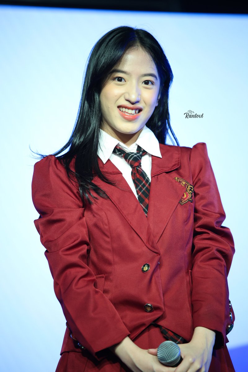 Dena <a href="/Danella_JKT48/">Dena Natalia</a>