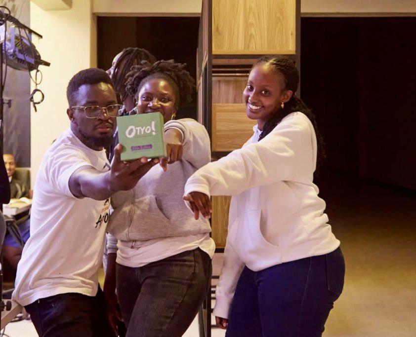 TheOtyoGame's tweet image. Are Throwback Thursdays still a thing?🙈

If yes, Throwback to the amazing Christian game night hosted by @breencafe last year!✨

We testify that a time was had!

#theotyogame #bibleedition #gamenights #tbt #throwbackthursday #greenbox #wordgame #bondinggame #Africangame
