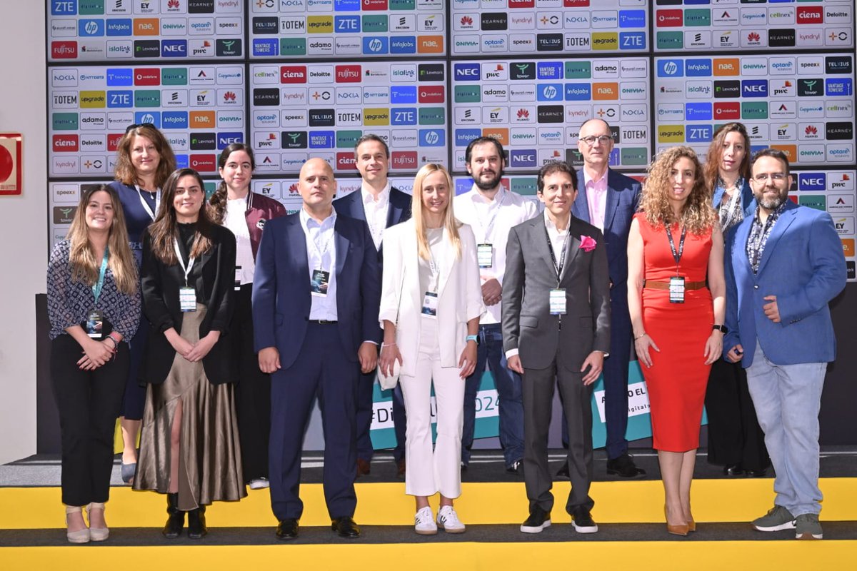 imascono's tweet photo. 🚀Hoy en DigitalES Summit 2024, ¡hemos presentado el Libro Blanco de la Inteligencia Artificial Generativa!

🙌Un documento que recoge el estado del arte de la #IA Generativa en España y que ha contado con el granito de arena de Imascono y @tecnara. 

#DigitalES2024 https://t.co/D3PueIqlGz