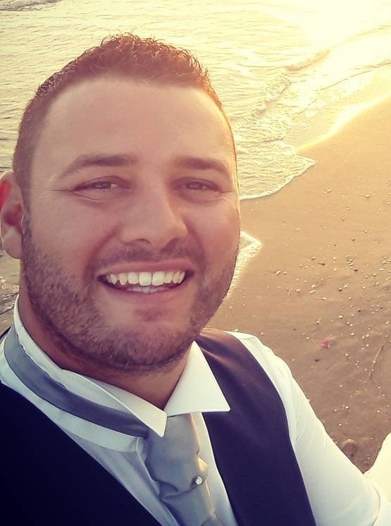 CBicceri's tweet image. Questo simpatico pacioccone ha scaricato Satnam #Singh ferito a morte, e ha sottratto a lui e la moglie i cellulari per impedire chiamassero soccorso. 
Questo fatto determina la volontarietà dell' omicidio. 
#maledetti