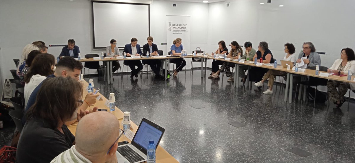 CVONGD's tweet image. Hoy participamos en el Consejo Valenciano de Cooperación 👇

Un espacio para el seguimiento de las políticas de #cooperación, compartido con Administraciones Públicas valencianas, sindicatos, agencias de Naciones Unidas e instituciones locales y privadas.

#EsHoradeCooperar 💪