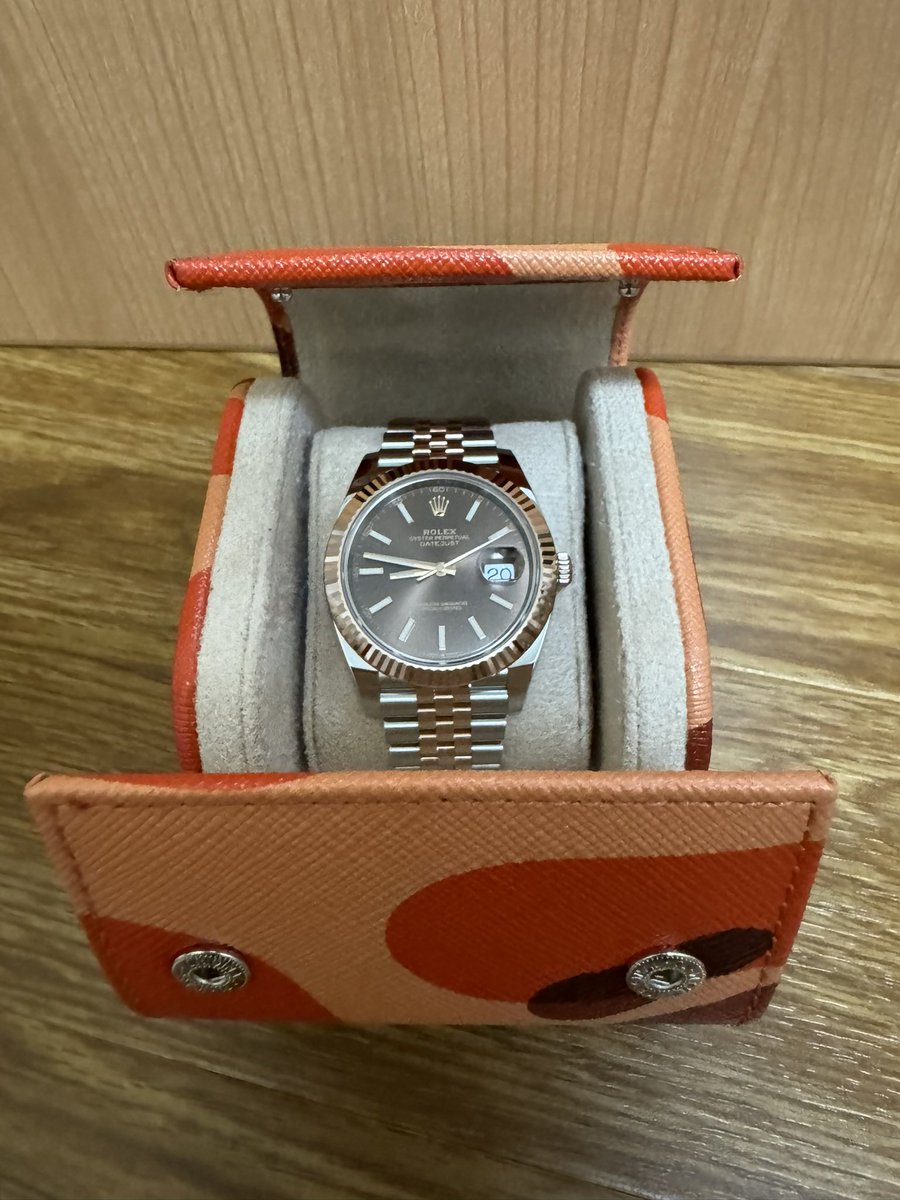 benesawa's tweet photo. 新しくDJ41エバーローズゴールド🌹に合うケースを購入しました✨
#rolex #ロレックス #dj41 #ref126331 #datejust #デイトジャスト https://t.co/g2dMXbkYSL
