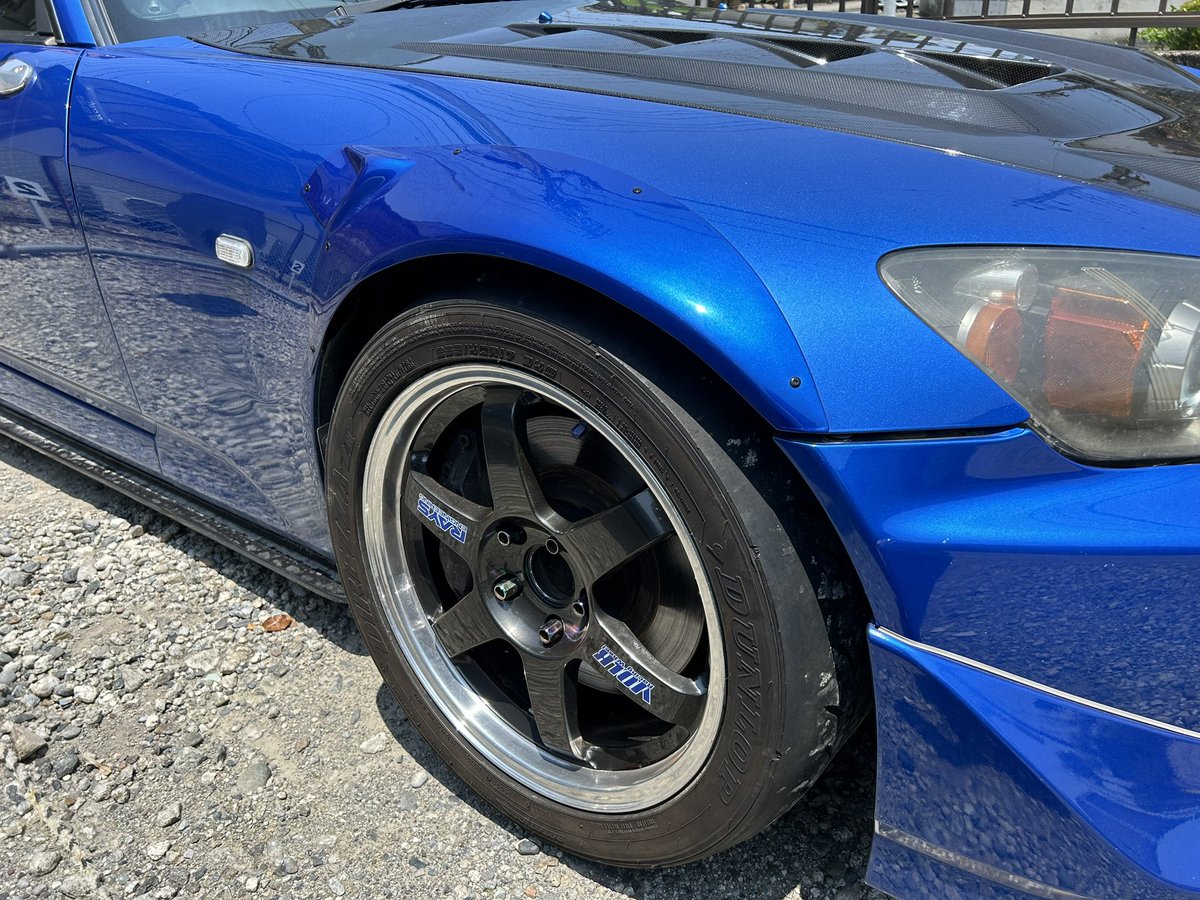 bayyata_s2000's tweet photo. 来週の月曜日に車検に向けて車高調整とアライメントを取りに行く関係でサーキット用のタイヤとホイールをやっと装着(*≧∀≦*)
右リアの緑の汚れは鈴鹿のタイヤバリアの塗料です😭
初代K.B.S2000の想いを忘れずサーキットを走ります!!
今更ながら初Raysですw
#S2000
#Rays
#TE37
#ENKEI
#PF01SS https://t.co/f2Acp91VzH