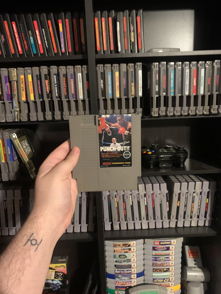 The_retro_pixl's tweet image. Who do you think would win in a fight? Mike Tyson or Butterbean? #MikeTyson #Butterbean #fight #NES #SegaGenesis