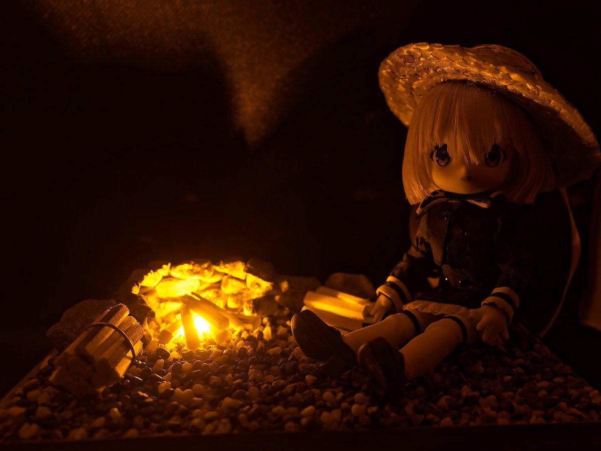 mikumikux10's tweet photo. AK-GARDENの戦利品をもう一つ。
おでこし(金谷)Berryzデスロード(@38beem)さん製作の焚火ジオラマセットです
炎もゆらゆらして雰囲気良いので動画であげたいですね
#見た人は無言でストーリー性を感じさせる
#ドールオーナーさんと繋がりたい
#うちのこかわいい
#アゾン #azone #アサルトリリィ https://t.co/LvK7F0zIhJ