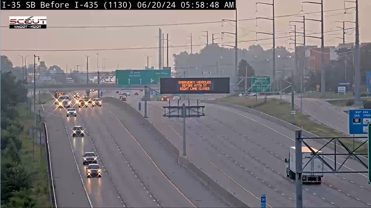 MoDOT_KC's tweet photo. Good morning KC drivers! We are happy to report real-time info is back on the highway message boards! #kcscout #kctraffic #MoDOT https://t.co/baVsKQulia