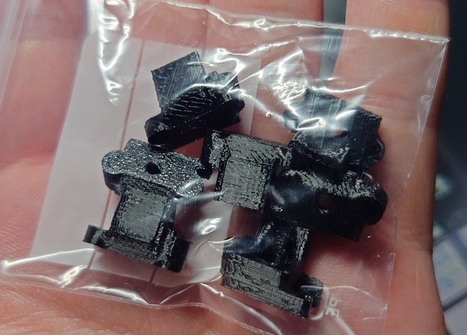 ほわいてぃ(@w_hite_i)さん所のP320緩衝材が着弾。
ありがとうございました☺

3mm穴か…
ノーマルはねじ込めそうな気もするけど、
この機会にネジ開け買ってみようかしら 