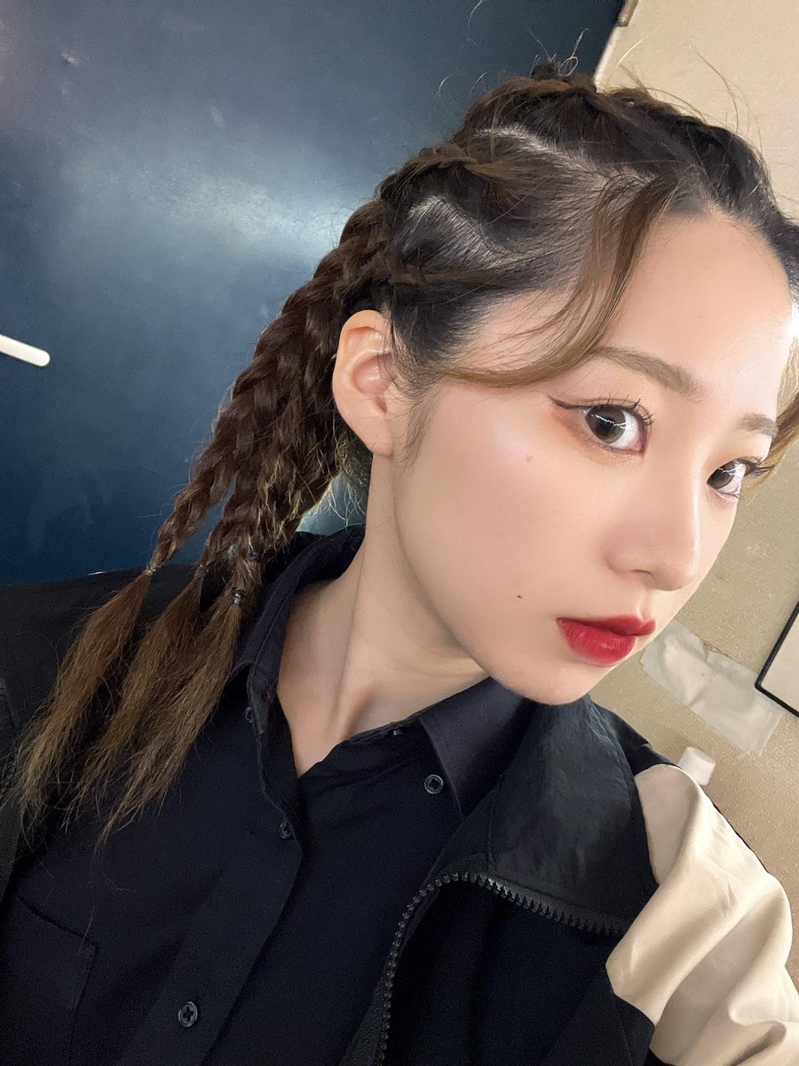 #一緒にスマイル 
本日もご観劇ありがとうございました😈！
髪型は毎公演、塚本役のなべしにやって貰っています😭😭😭大感謝😭😭😭

明日は18:30~🌙
当日券もあるみたいです😉

🎟 ticketpay.jp/booking/?event…