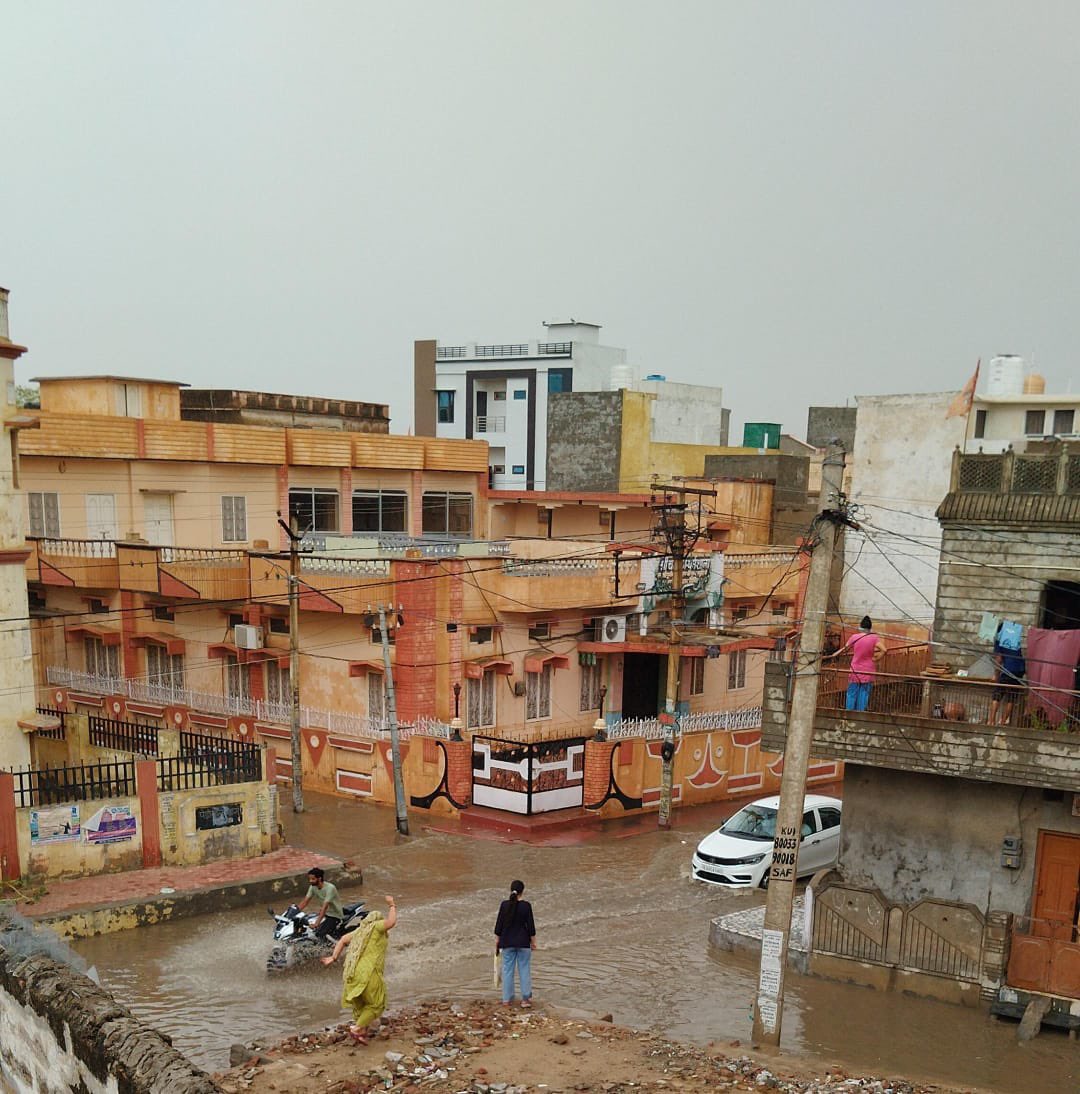 mpawanbijarnia's tweet photo. नोहर में तेज़ बारिश के बाद नज़ारा🌧️🌩️💯
#गर्मी_से_राहत #Nohar #RJ49
#नोहर https://t.co/m47t8lrgkP