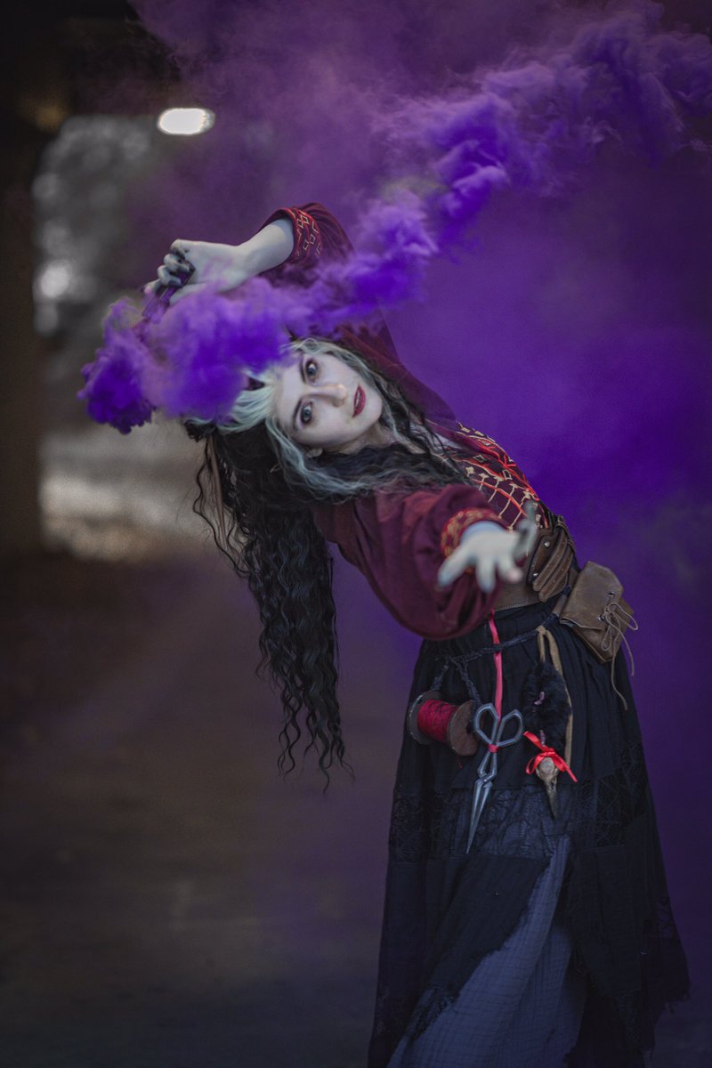 "Just as Orym wishes to wield that sword, I wish to wield Delilah..." 

📸 by Aleks Vu Photography (IG)

Laudna is a character played by Marisha Ray on <a href="/CriticalRole/">Critical Role</a> #criticalrole #criticalrolecosplay