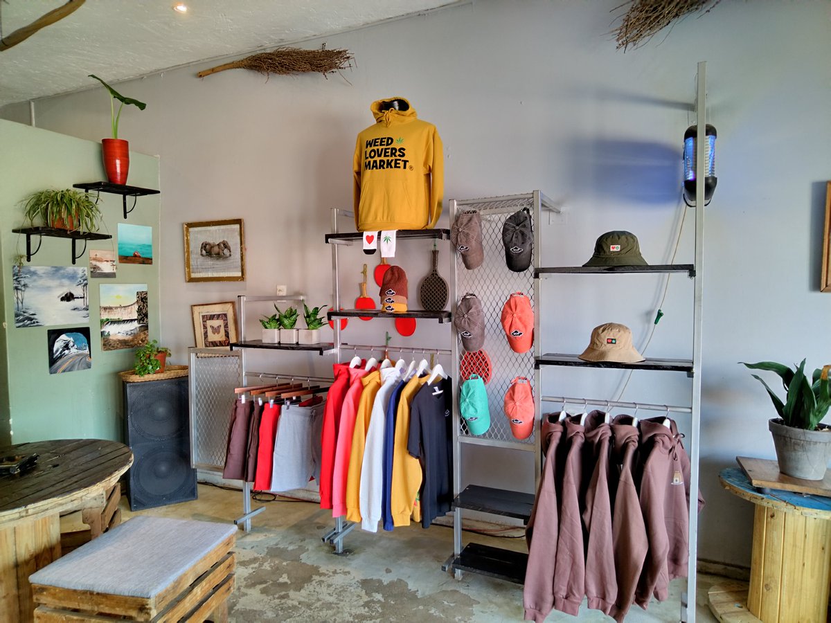 SithembisoBIG's tweet image. 📌1037B MBHELE STREET, ZOLA NORTH

&apos;Weed Lovers Market Concept Store&apos;