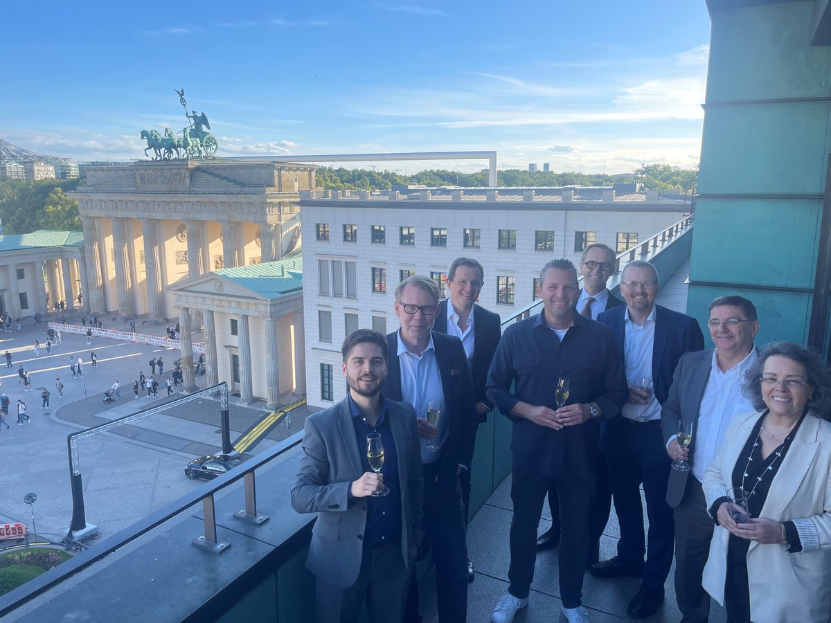 FoodServiceEU's tweet image. Unforgettable moments at our #GA meeting in Berlin! 

😎 Hosted by @compassgroupuk , our members enjoyed rich discussions in an incomparable setting next to the Brandenburg Gate

💡 They also exchanged on how to navigate the EU transition after the #EUelections