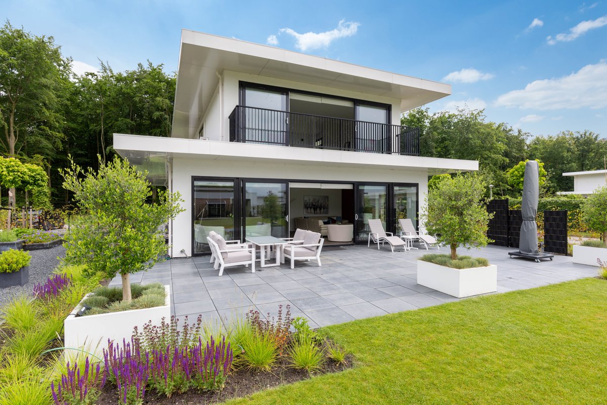 Binnenkort in de verkoop! Een van de mooiste villa's van het Harderwold Villa Resort nabij Harderwijk! Wij houden u graag op de hoogte.

#harderwoldvillaresort #harderwold #vakantiepark #jandesbouvrie #wonenaanhetwater #recreatiewoning #secondhome #tweedewoning