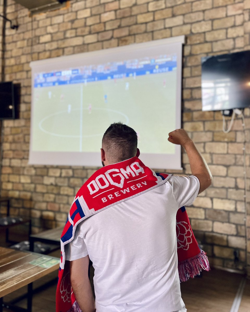 Ko sme da kaže da nije sezona za šal?!

Danas od 15h, bodrimo Srbiju u Tapu, uz pivo, ekipu i video bim!
A neki su otišli i na lice mesta! 🤌⚽️

Kad je vruće - neka gori! 🔥