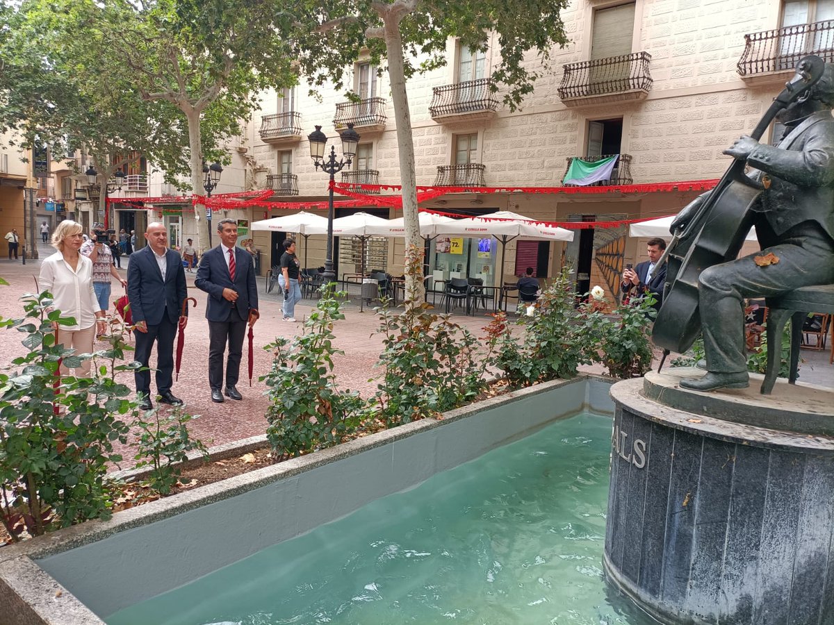 👉Visita del delegat del govern espanyol a Catalunya, Carlos Prieto  

S'han visitat carrers del centre i les obres de la nova estació de tren

També s'ha parlat de la competència de l’Estat sobre la problemàtica del pas de mercaderies i col·locació de pantalles acústiques

#elV