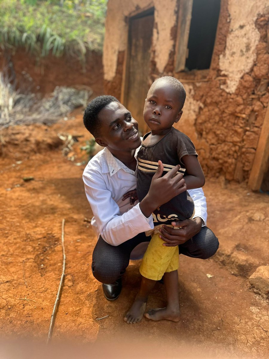 NsembeD's tweet photo. Visited Ryamigunguru Village Kyamuhunga T/C Bushenyi with my COBERMS team we conducted a Community Health Education session focusing on Nutrition and Food Security Assessment. Together, we're building a stronger, well-nourished community! 💪🏾🏥 #CommunityHealth. #FoodSecurity https://t.co/pSAogOH5e0