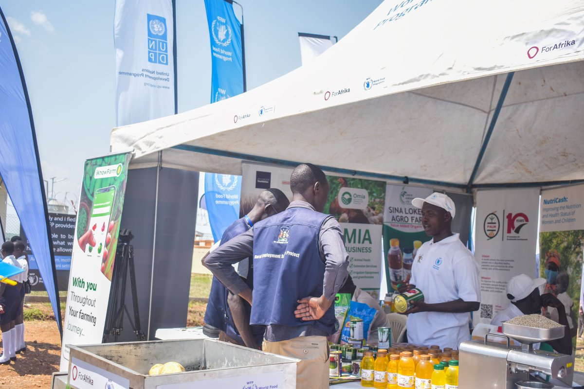 iKnowFarm's tweet image. In solidarity with the refugees,
We showcased our technology at Ofua III YYouth center, Rhinocamp refugee settlement as a solution to the various challenges the refugees face in their farming journey.
#farmingguide #WorldRefugeeWeek