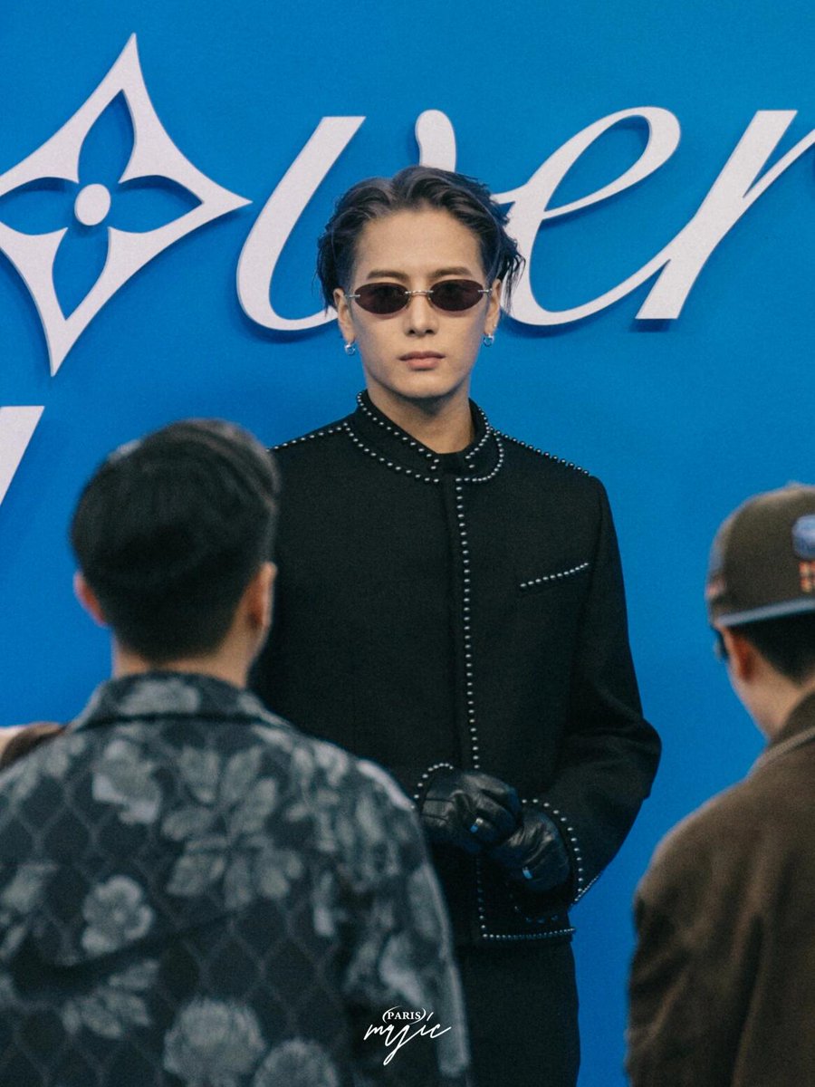 JacksonWGlobal's tweet photo. [XHS] 240620 MagicS2

📸 Jackson Wang at #LVMenSS25

#JacksonWangxLVMenSS25 #JacksonWang #王嘉尔 #잭슨 #TEAMWANG @JacksonWang852 https://t.co/Pb3C407WI1