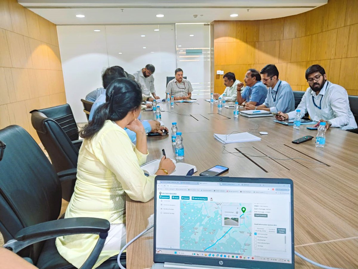NHAI_Official's tweet photo. Demonstrating its commitment to road user safety, #NHAI signed an MoU with @IIITDelhi today to leverage Artificial Intelligence (#AI) based solutions for improvement in the availability of road signs on National Highways.
Read more: https://t.co/0vP4qb4L5s https://t.co/u7PHH3iG8K