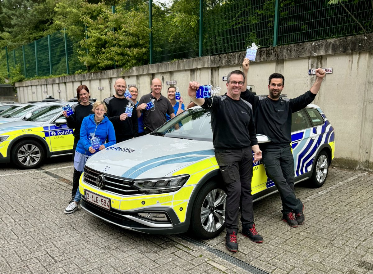 Vandaag zetten we bij Politie CARMA onze helden van het onderhoudspersoneel extra in de bloemetjes! 🌸 

Jullie zijn de onzichtbare kracht die onze motor draaiende houdt en onze werkplek stralend schoon. 👏✨

#PolitieCARMA #DagVanHetOnderhoudspersoneel #OnderhoudsHelden #Bedankt