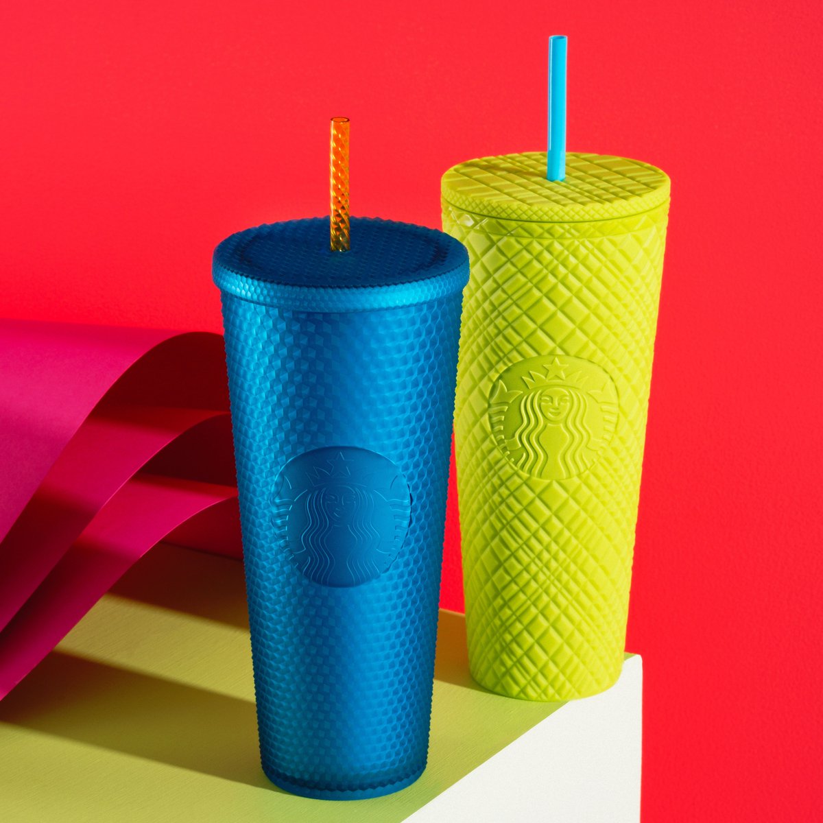 Disfruta bebidas deliciosas a tu manera 😎 elige el #tumbler perfecto y llévalo a todas partes 🗺️ (Recuerda que hasta el 30 de junio del 2024 tienes el 30% de descuento en referencias de merch seleccionadas)

#MomentosSBX #MiNuevoFavorito