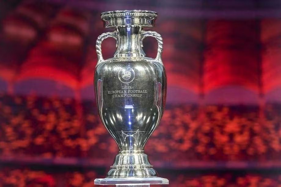 VSportsTM's tweet photo. Bienvenido, primer día de Eurocopa + Copa América. Lo estábamos esperando. ⚽❤️ https://t.co/3WbRSxrG0E