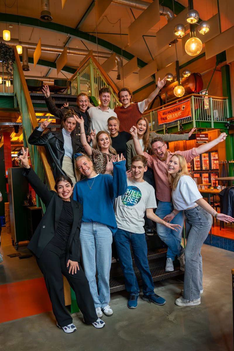 "Het is prachtig om te zien hoeveel jongeren jullie dit jaar hebben kunnen helpen"

Tijdens de eindbijeenkomst is de 10e editie van StudentJobCoach Noord succesvol afgerond! Veel jongeren zijn geholpen naar werk, stage en studie. Wij en <a href="/noord_amsterdam/">Amsterdam Noord</a> zijn daar heel trots op!