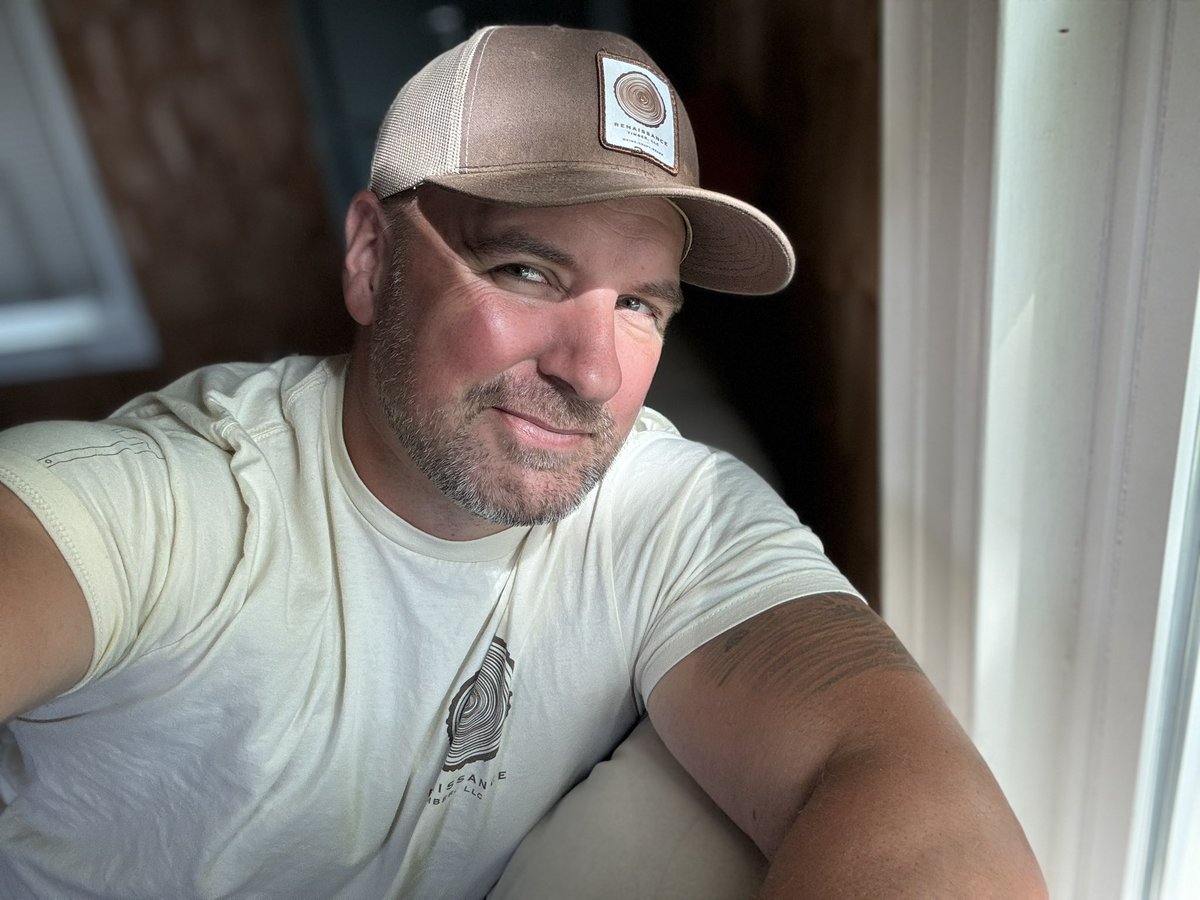 TimberLlc's tweet image. To the troll who said my feed looks like a Tinder ad for Ukrainian support: 😘 Happy to go for long walks on the beach and explain why it is always morally correct to support Ukraine 🇺🇦 💪🏼 🔥