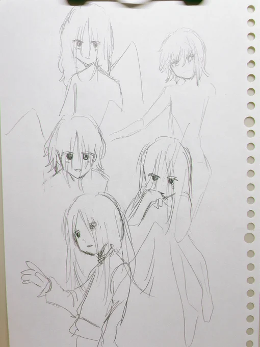 #絹子さんは創作を欲している
絵を描いてないので天使の初期案過程載せる 