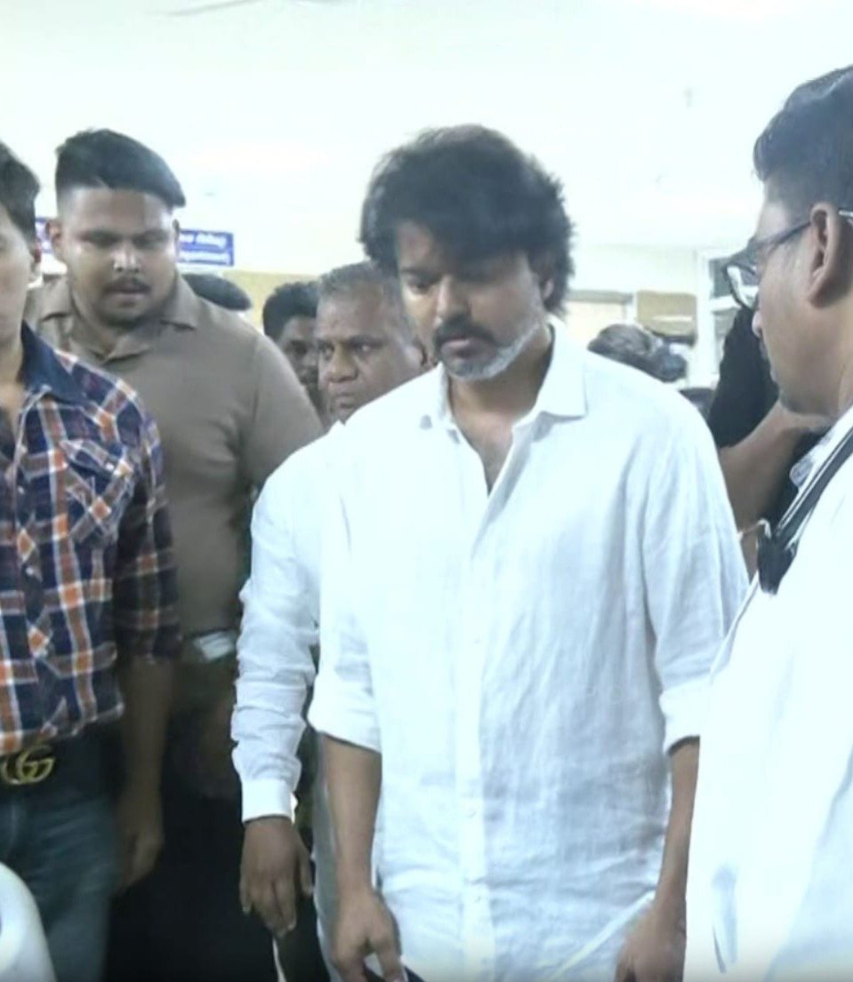 LeoDasVj's tweet photo. People's Leader @actorvijay 🥹🫶 https://t.co/uyqFEhGlie