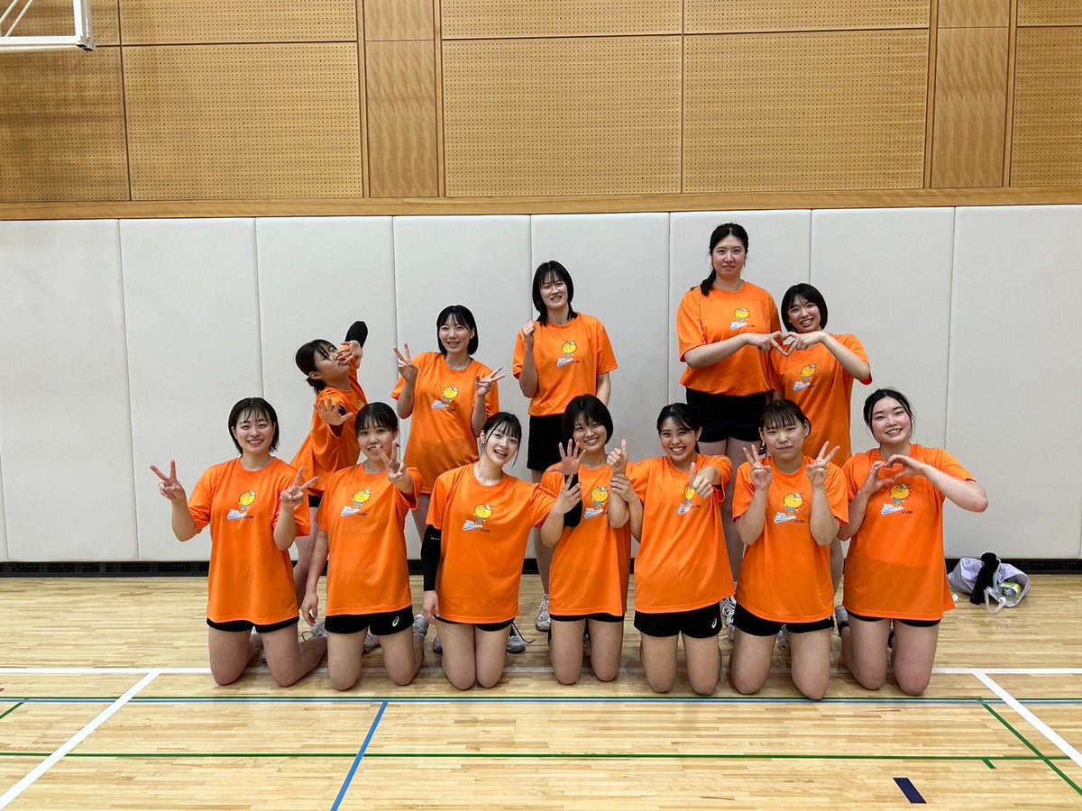 tokyo_sunbeams's tweet photo. スポンサーのD&amp;MさんからチームTシャツをいただきました🌞
新しいカラーです🩵🧡
いつもご提供ありがとうございます！！
沢山着て元気いっぱい頑張ります✊🏻✨
みなさん是非D&amp;Mさんのチェックもお願いします！！

#東京サンビームズ
#ディーアンドエム https://t.co/tGczO8O3gN