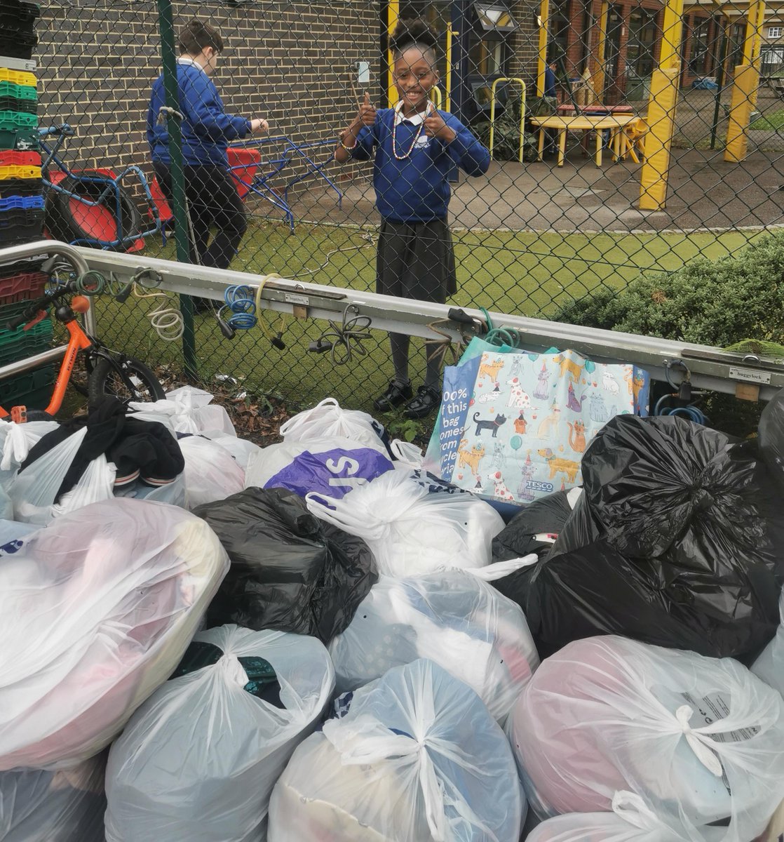 Galliard Primary School (@galliardschool) on Twitter photo A big thank you to all our families that donated their unwanted clothing items for our fundraiser with <a href="/HappySchoolBag/">Happy School Bag</a>
We successfully raised a little under ยฃ250 ๐ A big thank you to all our families that donated their unwanted clothing items for our fundraiser with <a href="/HappySchoolBag/">Happy School Bag</a>
We successfully raised a little under ยฃ250 ๐