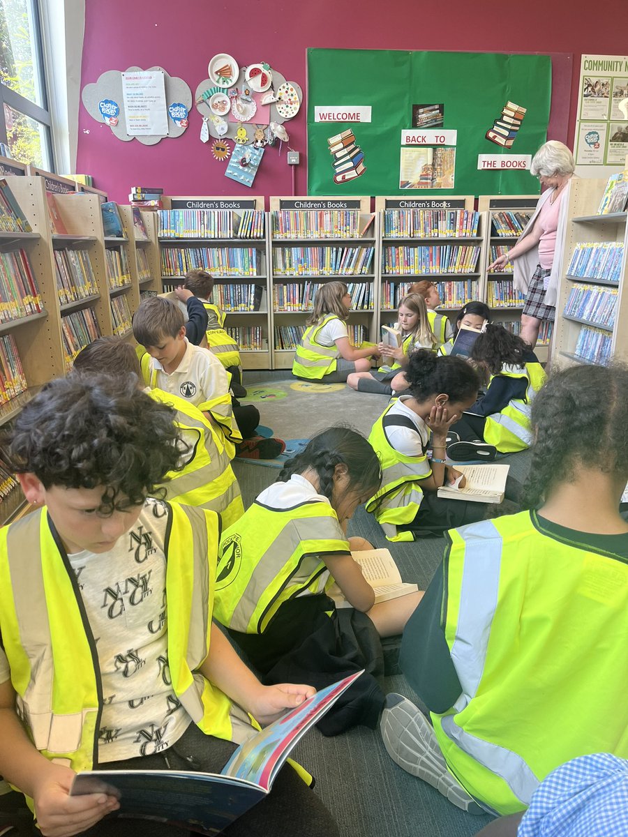 RockliffeManor's tweet image. Year 4 loved their trip the library this afternoon! They shared stories and opened new worlds together and it was lovely to see! Thank you to @SladeLibrary for having us again. @IPAT_Edu