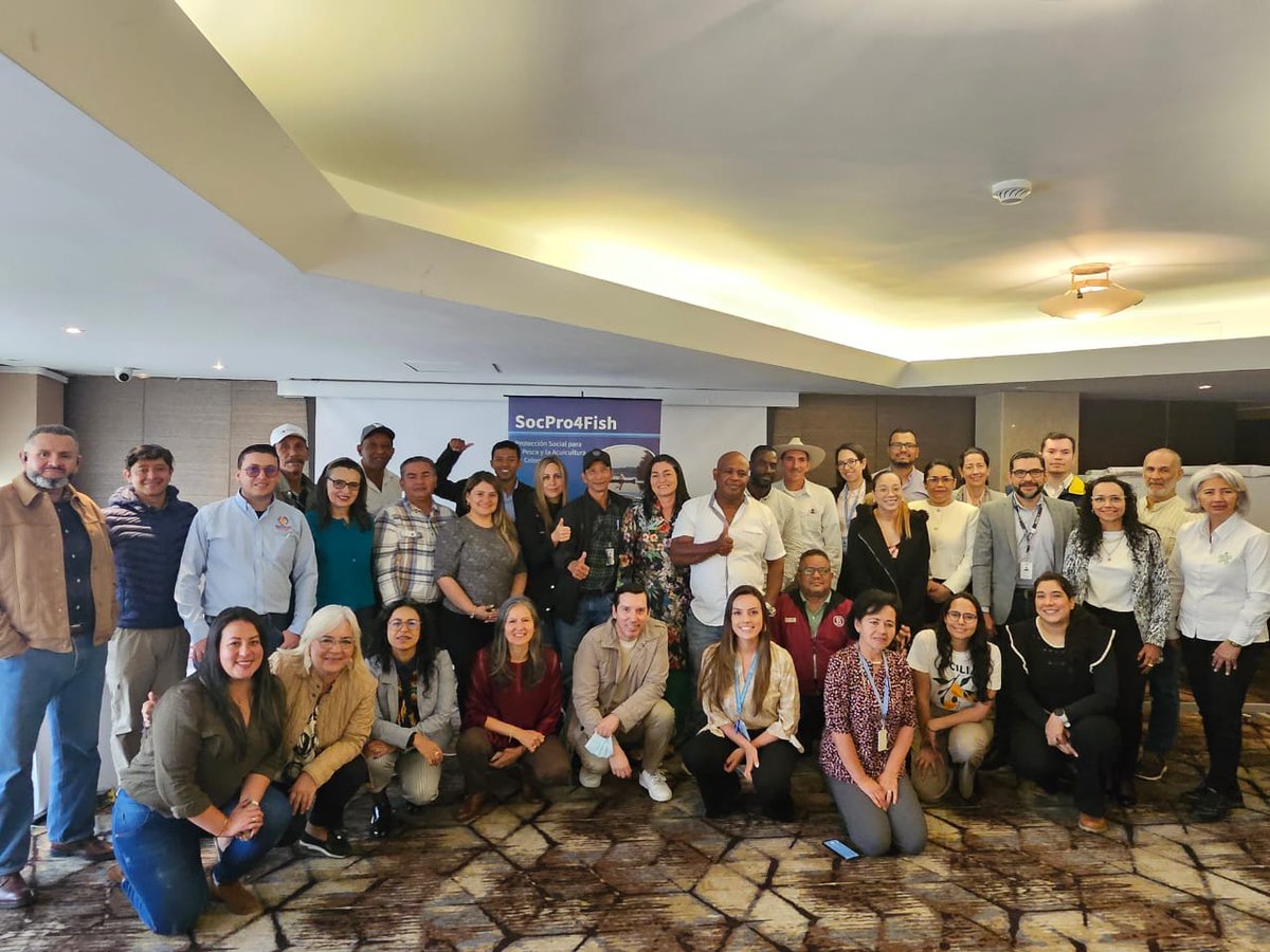 CJusticiaMarina's tweet photo. 📢 ¡El Observatorio para la Gobernanza Marino Costera @centroamb como integrante activo del Grupo Interinstitucional de Protección Social para la Pesca y Acuicultura en Colombia, participó en el V Encuentro de la Mesa Nacional #GIPRO en Bogotá.🎣 🐟
En este encuentro, se escuchó a varios representantes de las comunidades dedicadas a la #PescaArtesanal dialogar sobre los impactos del #CambioClimático en este tipo de pesca y cómo la garantía del derecho humano a la protección social puede mitigar esos impactos 🙋🏼♂️🙋🏽🙋🏽♀️🎣🐟
Este proceso ha sido enriquecedor en el marco de nuestro compromiso de promover el uso sostenible y equitativo de la biodiversidad y la construcción de la #JusticiaMarina para las comunidades marinas y costeras.🌿
#ProtecciónSocial #PescaSostenible #AcciónClima #JusticiaMarina #GIPRO #FAO #Pesca y la #Acuicultura.